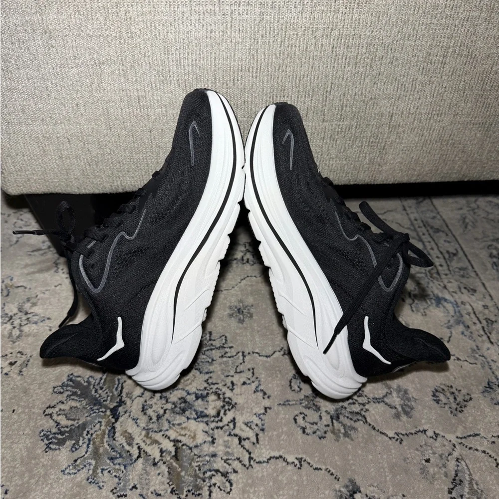Hoka Clifton 10 running shoes black